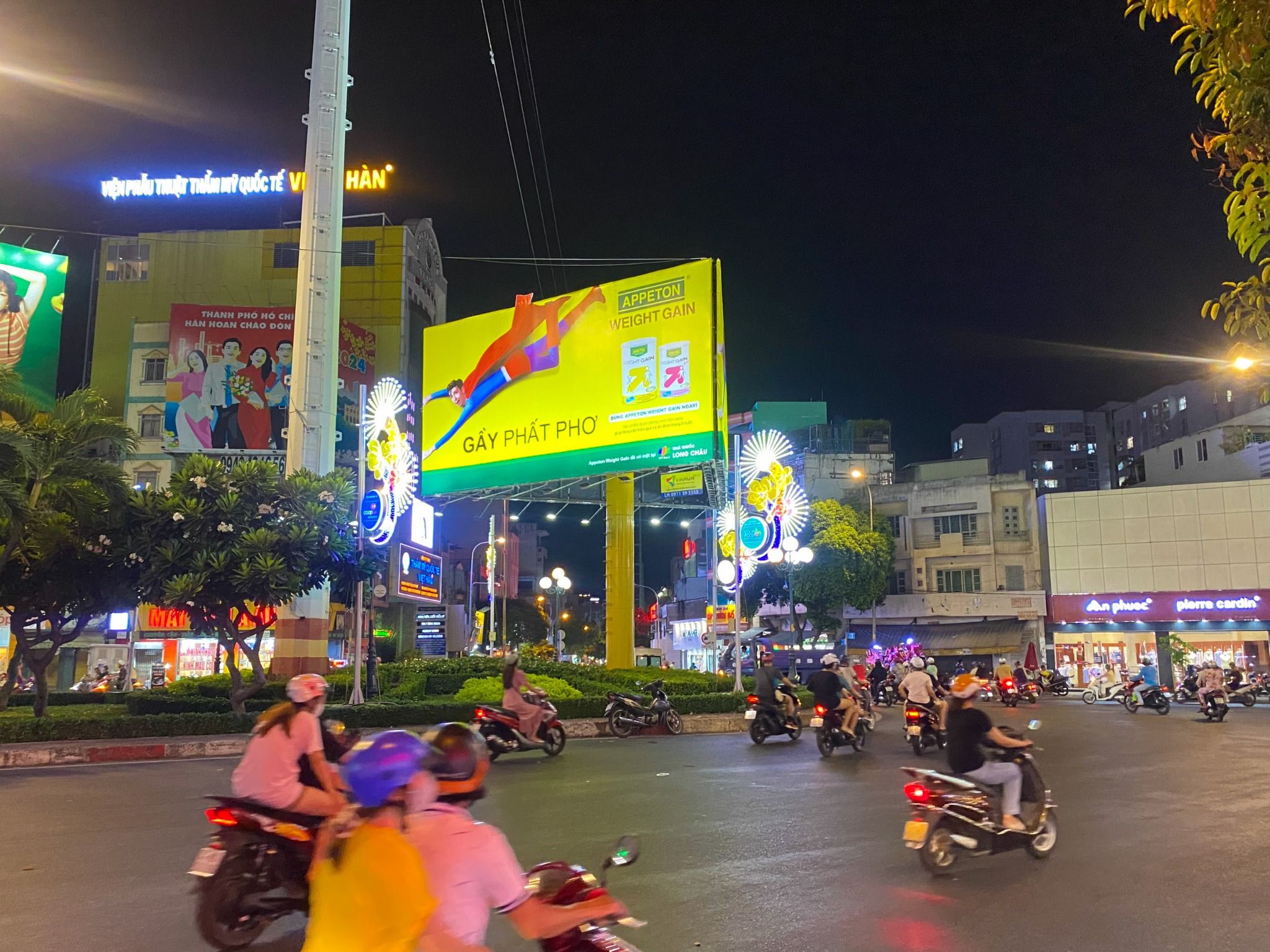  Billboard Vòng Xoay Lê Đại Hành - Âu Cơ, Quận 11, Tp. Hồ Chí Minh 