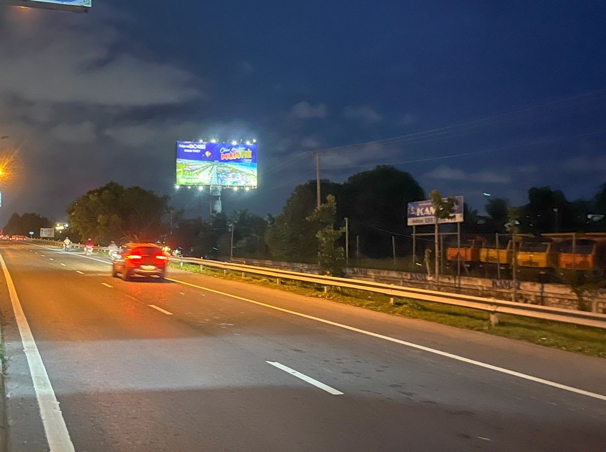  Billboard Đường hướng lên cầu Cần Thơ - Gần Bệnh Viện Đại Học Nam Cần Thơ - 21 Cái Răng, Cần Thơ 