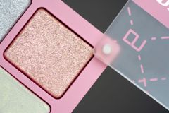 DREAMER GLOW BAKER HIGHLIGHTER