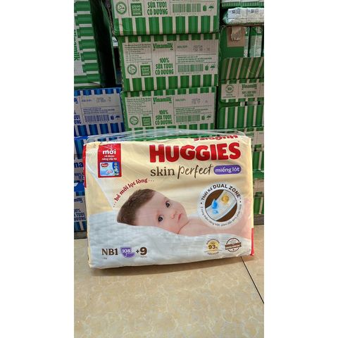  [TẶNG 9 MIẾNG-Mẫu mới]  ]Miếng lót sơ sinh Huggies NB1 - 108 miếng (Cho bé dưới 5kg) 
