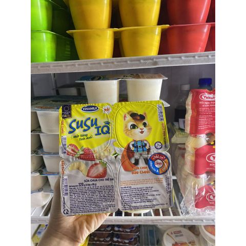 [HỎA TỐC] Sữa chua ăn SuSu IQ Cho Bé Màu Vàng Vị dâu chuối - Vỉ 4 hộp x 80g 
