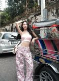  SET QUẦN JEAN HOA KÈM ÁO ÓNG - TH 