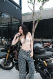  QUẦN JEAN SUÔNG FULL THÊU LOGO - TH 