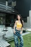  SET QUẦN JEAN SUÔNG HOA CÚC ÁO CROPTOP - TH 