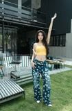  SET QUẦN JEAN SUÔNG HOA CÚC ÁO CROPTOP - TH 