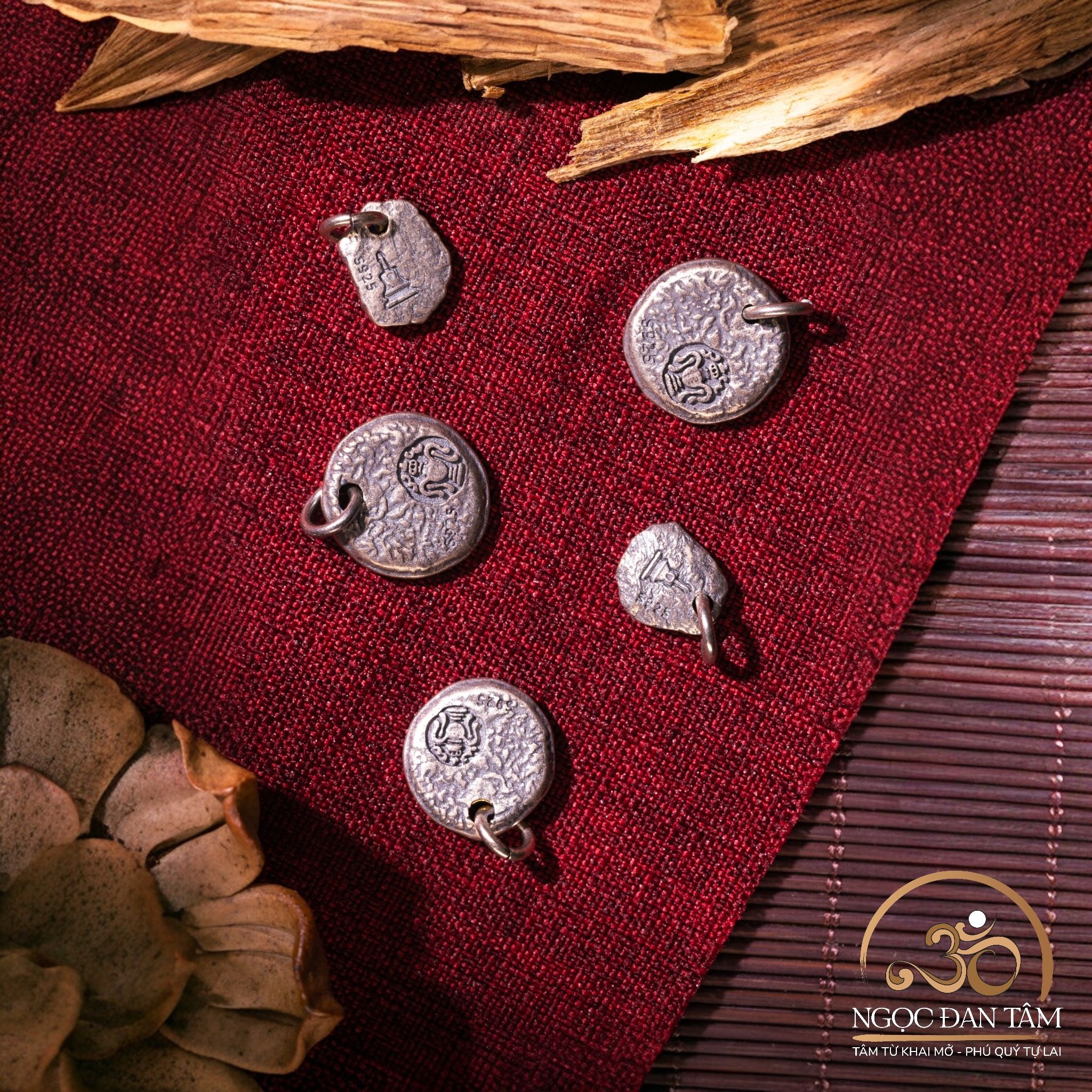  Charm Pháp Khí Tây Tạng 