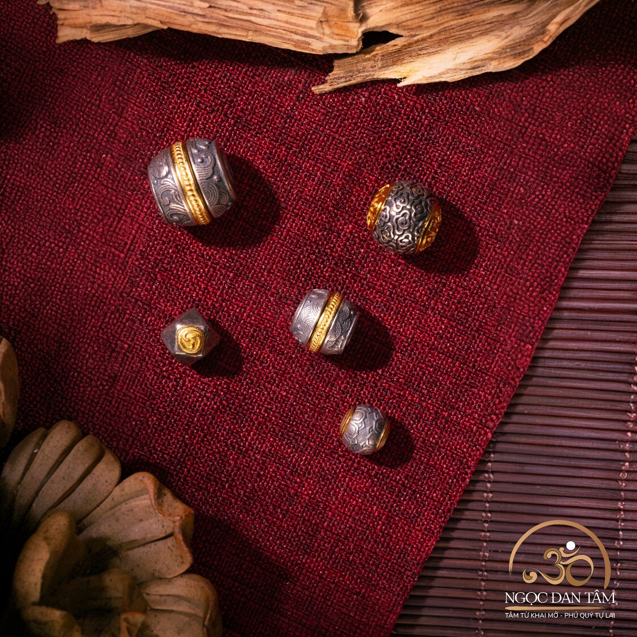  Charm Pháp Khí Tây Tạng 