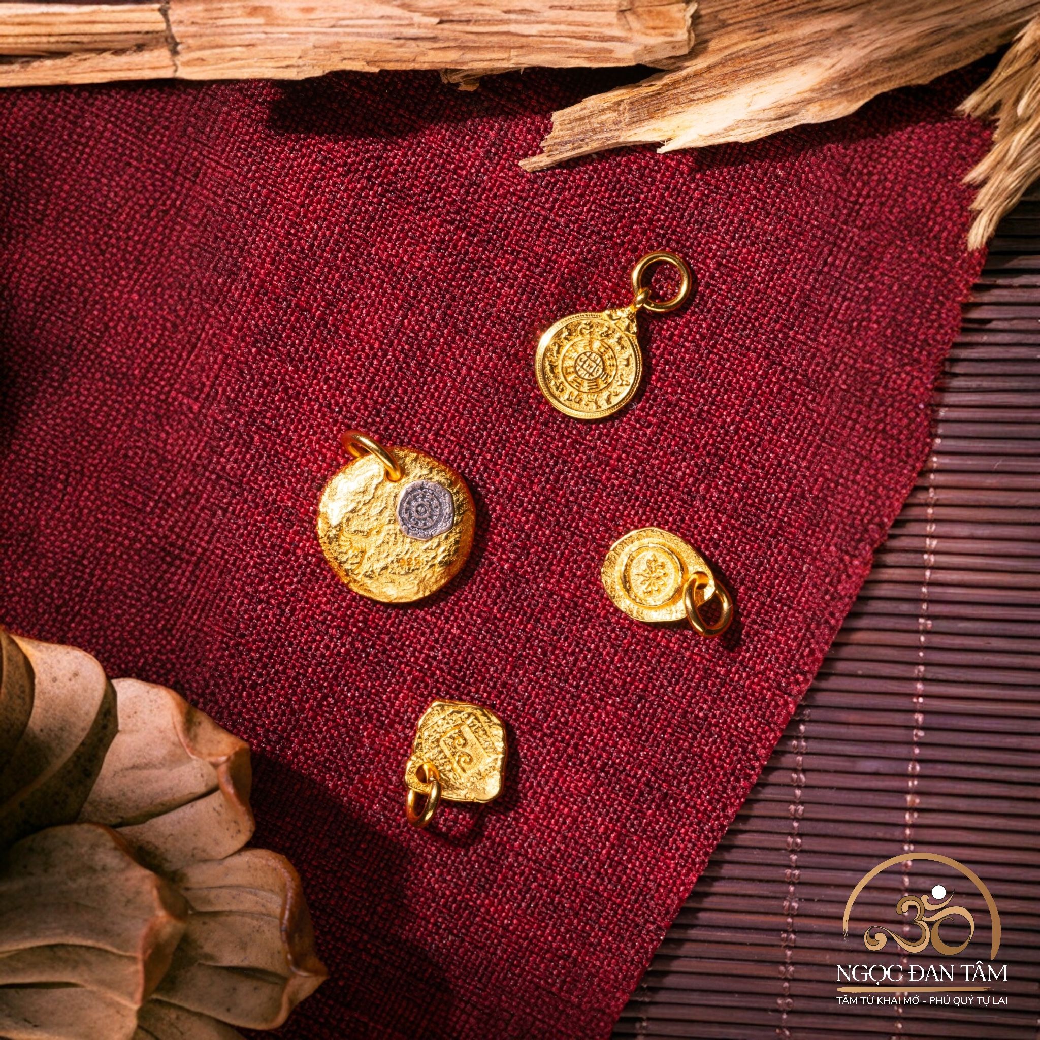  Charm Pháp Khí Tây Tạng 