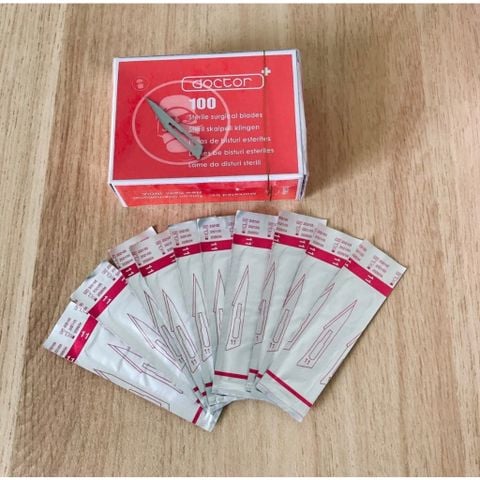 Hộp 100 Lưỡi Dao Mổ DOCTOR Số 11 + Tặng 1 Cán Dao Mổ Số 3