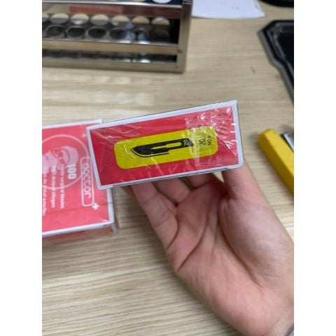Hộp 100 lưỡi dao mổ Doctor số 11,dao chích mụn