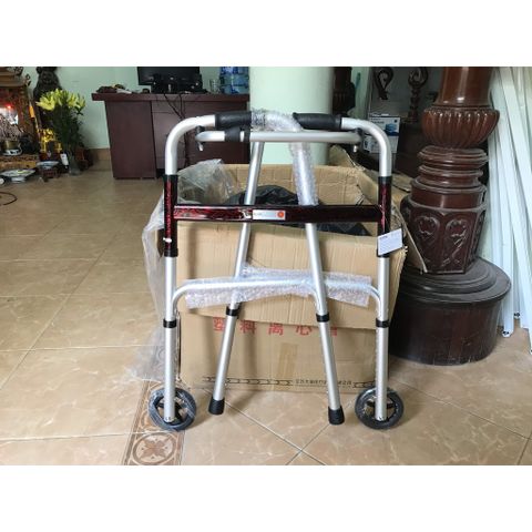 (Tbyt Hào Anh)Khung tập đi cho người già , tai biến - Khung inox có bánh xe - tăng giảm chiều cao, nhẹ, gấp gọn, không t