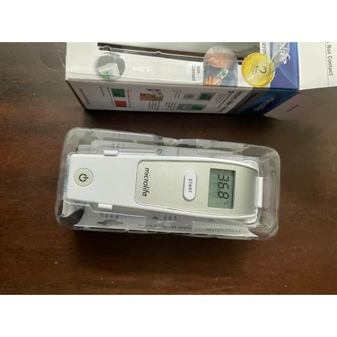 Nhiệt kế hồng ngoại đo trán Microlife