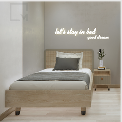 Giường ngủ đôi gỗ tối giản, phù hợp nhà phố và chung cư, tab đầu giường nhỏ gọn.