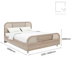 Giường ngủ đôi gỗ thiết kế tinh tế, giúp không gian thêm ấm cúng