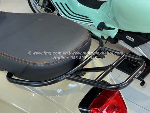 Giá Đỡ Thùng Đồ Vespa Sprint & Vespa Primavera màu Đen Mờ chính hãng tại Motoplex Hanoi | fmg.com.vn