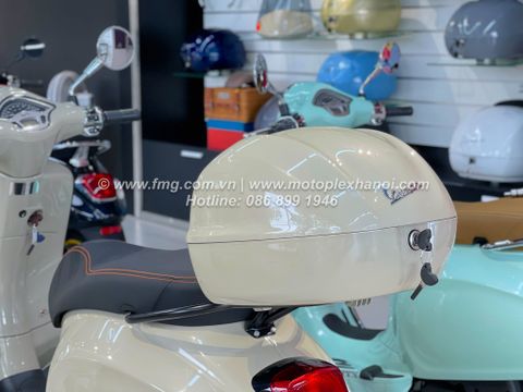 Giá Đỡ Thùng Đồ Vespa Sprint & Vespa Primavera màu Đen Mờ chính hãng tại Motoplex Hanoi | fmg.com.vn