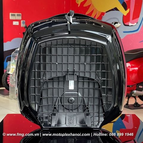 Thùng Đồ 36L Vespa GTS & Vespa GTV - Black Vulcano 98/A - CM273324 chính hãng tại Motoplex Hanoi | FMG.COM.VN