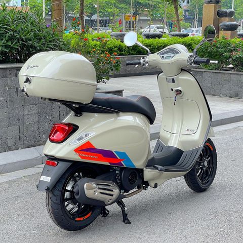 Thùng Đồ 32L Vespa Primavera & Vespa Sprint - Beige Sabbia (Q02) - CM341408 chính hãng tại Motoplex Hanoi | FMG.COM.VN