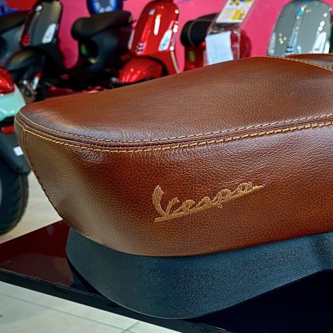 Bộ Yên Đôi cho Vespa GTS & Vespa GTV - 624966 chính hãng tại Motoplex Hanoi
