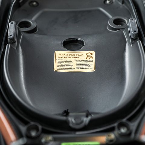 Bộ Yên Đôi cho Vespa GTS & Vespa GTV - 624966 chính hãng tại Motoplex Hanoi