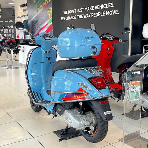 Thùng Đồ 32L Vespa Primavera & Vespa Sprint - Blue Capri (DR) - CM341407 chính hãng tại Motoplex Hanoi | FMG.COM.VN