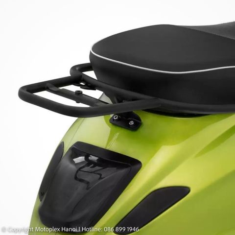 Giá Đỡ Thùng Đồ Vespa Sprint & Vespa Primavera màu Đen Mờ chính hãng tại Motoplex Hanoi | fmg.com.vn