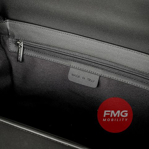 Túi Da Sau Vespa 946 Bunny Cap Cấp 30 Lít - 1B011613 chính hãng tại FMG Mobility | Motoplex Hanoi