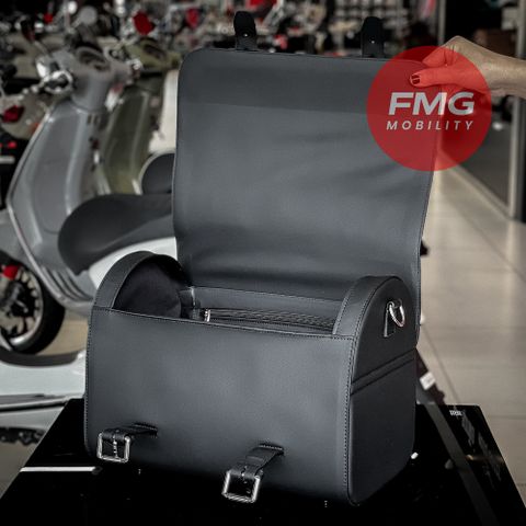 Túi Da Sau Vespa 946 Bunny Cap Cấp 30 Lít - 1B011613 chính hãng tại FMG Mobility | Motoplex Hanoi
