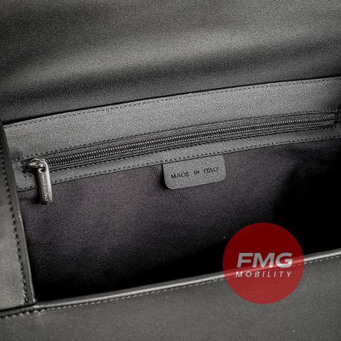 Túi Da Sau Vespa 946 Bunny Cap Cấp 30 Lít - 1B011613 chính hãng tại FMG Mobility | Motoplex Hanoi