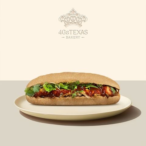  BÁNH MÌ ĐEN THỊT HEO NƯỚNG 