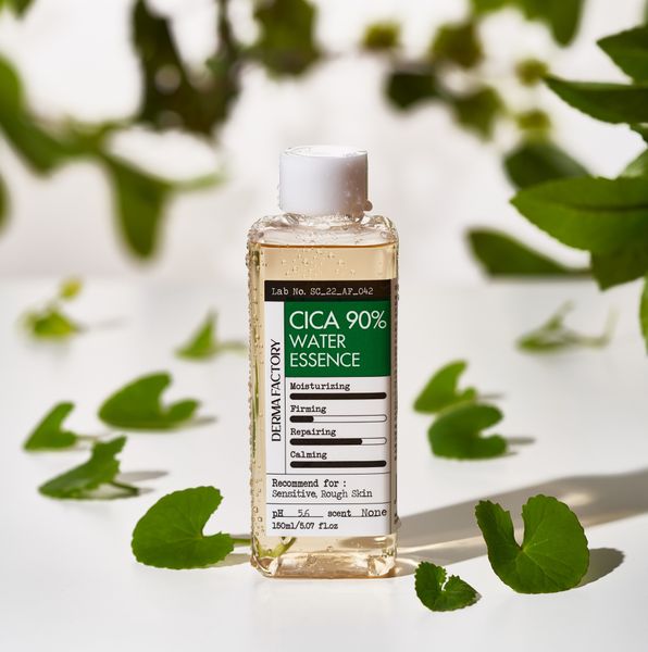  Nước tinh chất rau má cấp ẩm, làm dịu mẩn đỏ (Centella Asiatica) Derma Factory Cica 90% Water Essence 150ml 