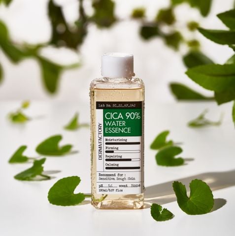  Nước tinh chất rau má cấp ẩm, làm dịu mẩn đỏ (Centella Asiatica) Derma Factory Cica 90% Water Essence 150ml 