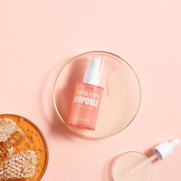  Huyết thanh dưỡng trắng và phục hồi từ Keo ong đỏ Brazil Derma Factory Propolis 65% Ampoule 50ml 