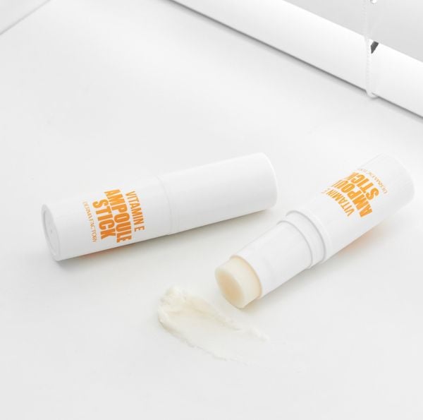  Thanh lăn hỗ trợ cấp ẩm và cải thiện nếp nhăn Derma Factory Vitamin E Ampoule Stick 9.5g 