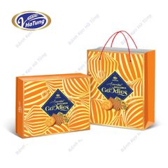 Bánh quy bơ thập cẩm nhiều vị Goodies - Hộp quà kèm túi 300g, 2 màu vàng, tím