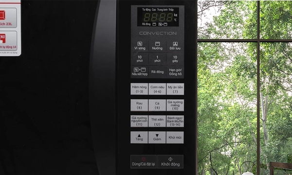 Lò vi sóng Panasonic NN-CT36HBYUE 23 lít