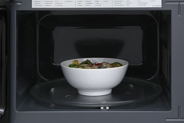 Lò Vi Sóng Panasonic  NN-GT35NBYUE 24 lít