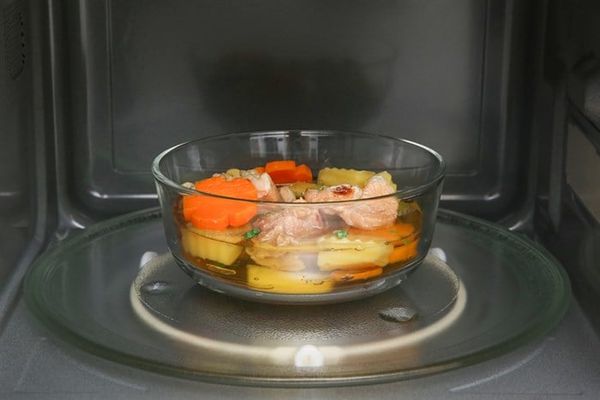 Lò Vi Sóng Panasonic NN-ST65JBYUE 32 lít