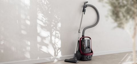 Máy hút bụi không túi Panasonic MC-CL607RN49