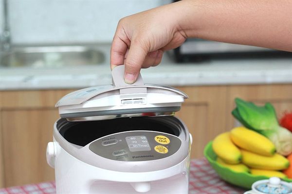 Bình Thủy Điện Panasonic NC-EG2200CSY 2,2 Lít