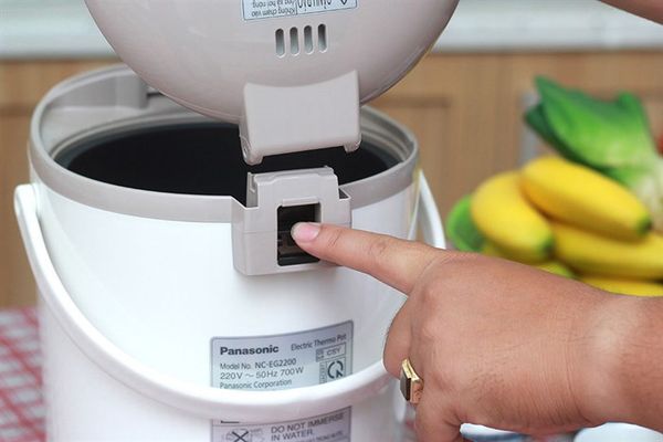 Bình Thủy Điện Panasonic NC-EG2200CSY 2,2 Lít