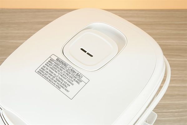 Nồi cơm điện tử Panasonic SR-CL108WRAM 1 lít