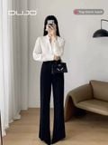  SƠ MI TRẮNG V-CỔ – KHÍ CHẤT KHÔNG CẦN GIẢI THÍCH 