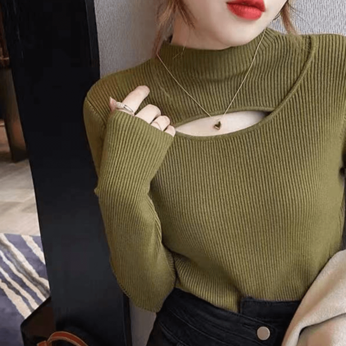  Áo len nữ dài tay khoét phần ngực 