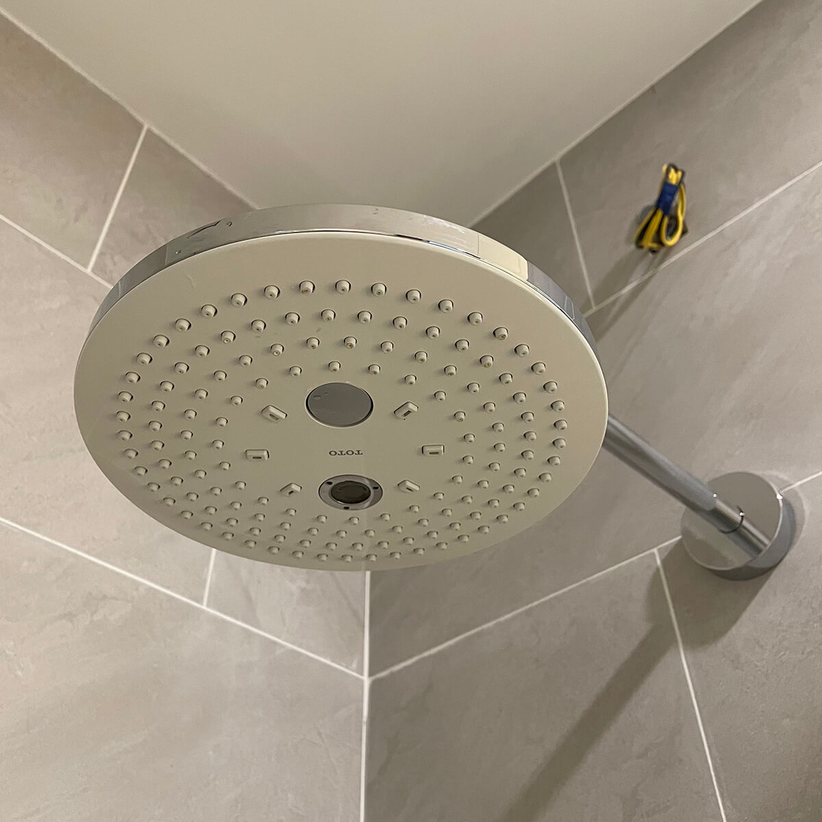 Bát sen gắn tường TOTO TBW01004A