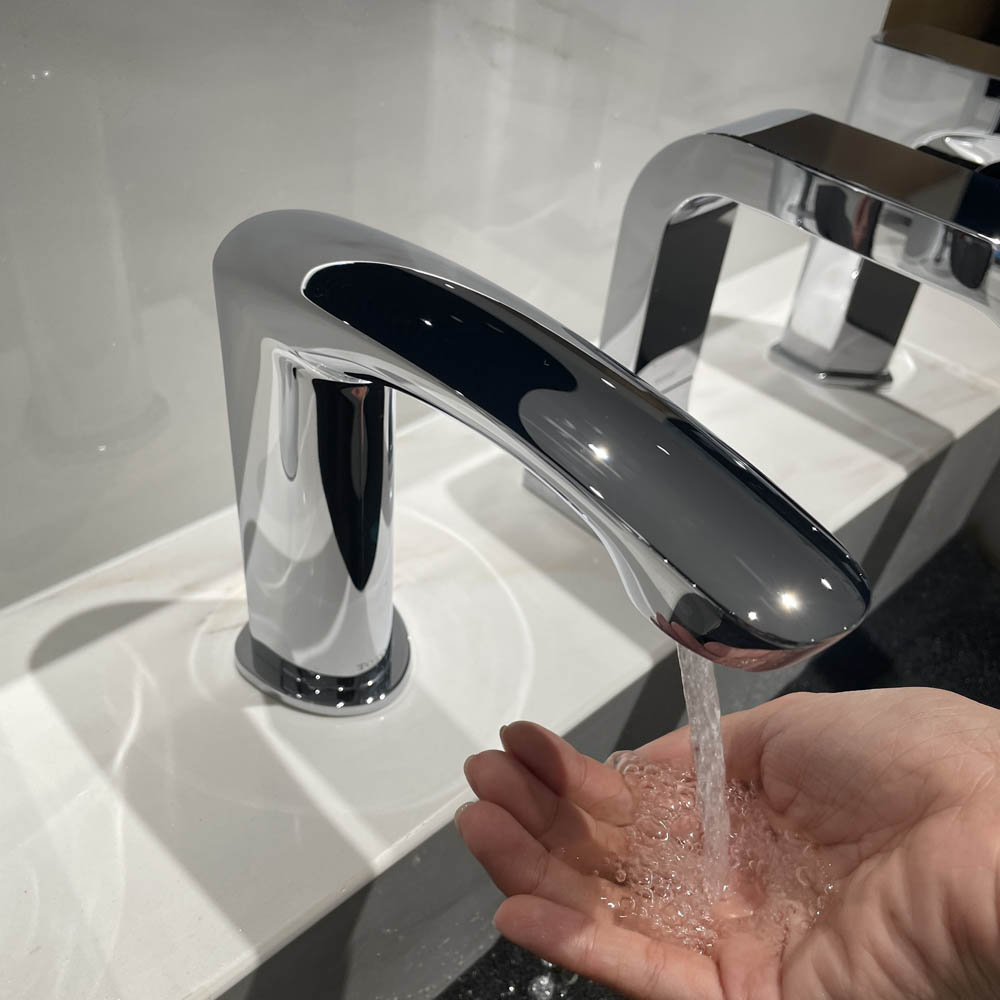 Vòi cảm ứng lavabo TOTO TLE22006A