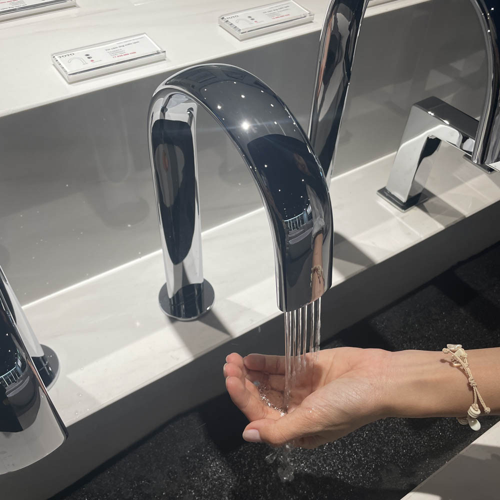 Vòi cảm ứng lavabo TOTO TLE24007V