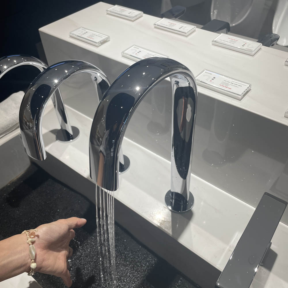 Vòi cảm ứng lavabo TOTO TLE24008A