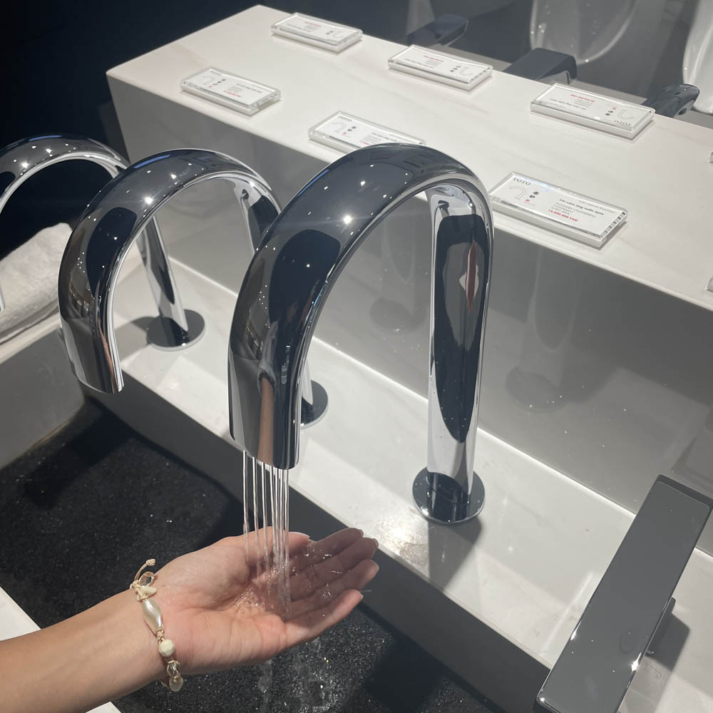 Vòi cảm ứng lavabo TOTO TLE24008A