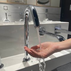 Vòi cảm ứng lavabo TOTO TLE26008A